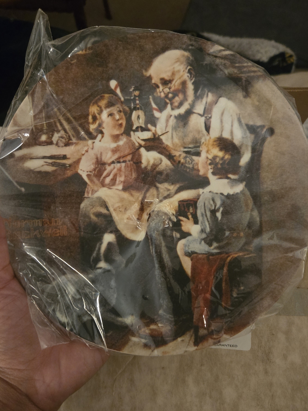 Vintage-Style Grandfather & Children Decorative Plate - Brown Tones
